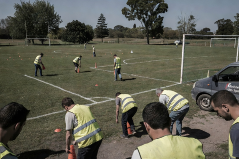 Le ministère des Sports collabore avec les municipalités pour améliorer les installations de football communautaires