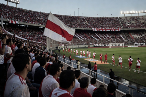 Les quarts de finale de la Copa Libertadores débutent avec des matchs prévus à Montevideo et Buenos Aires. Les clubs participants incluent River Plate